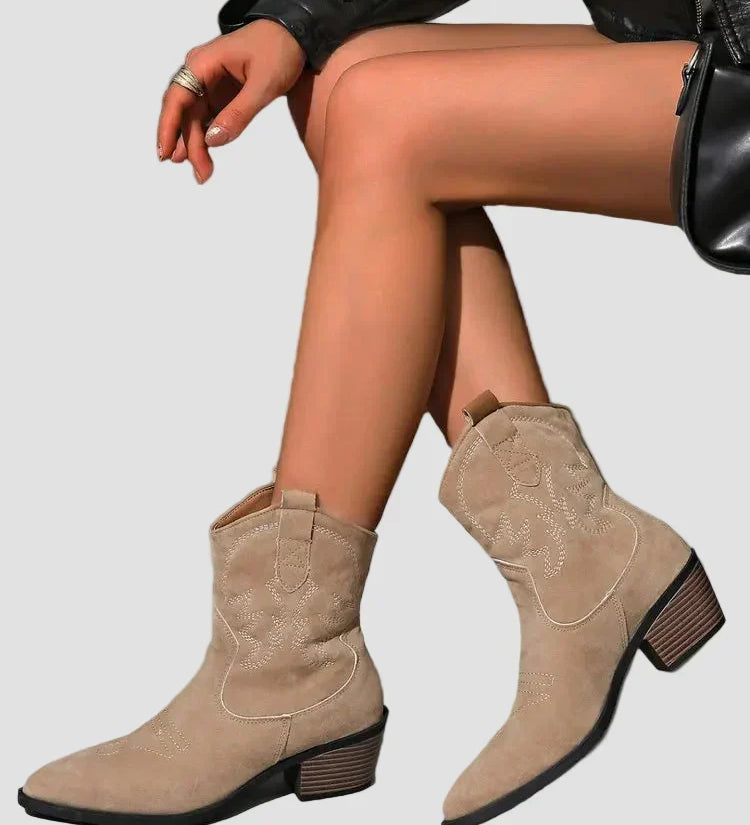 Stylish izšūti vesterna stila zābaki