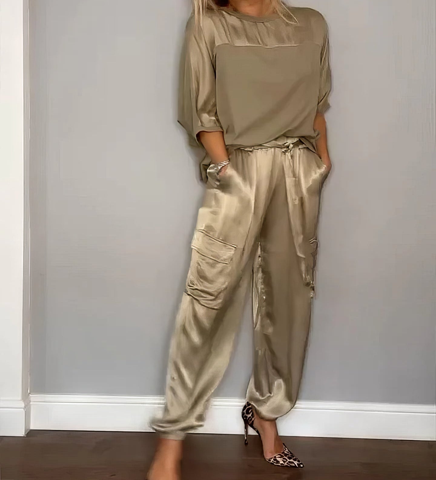 Živana | Divdaļīgs tops un cargo bikses elegantā stilā